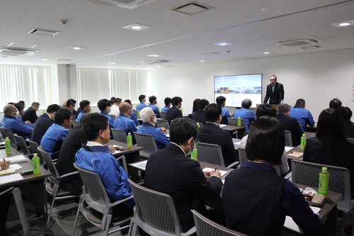 社長写真 (2).JPG